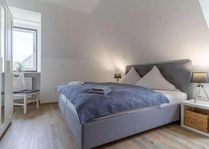 Apartment, Appartement *